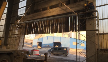 唐縣某水泥廠抗風卷簾門實例展示